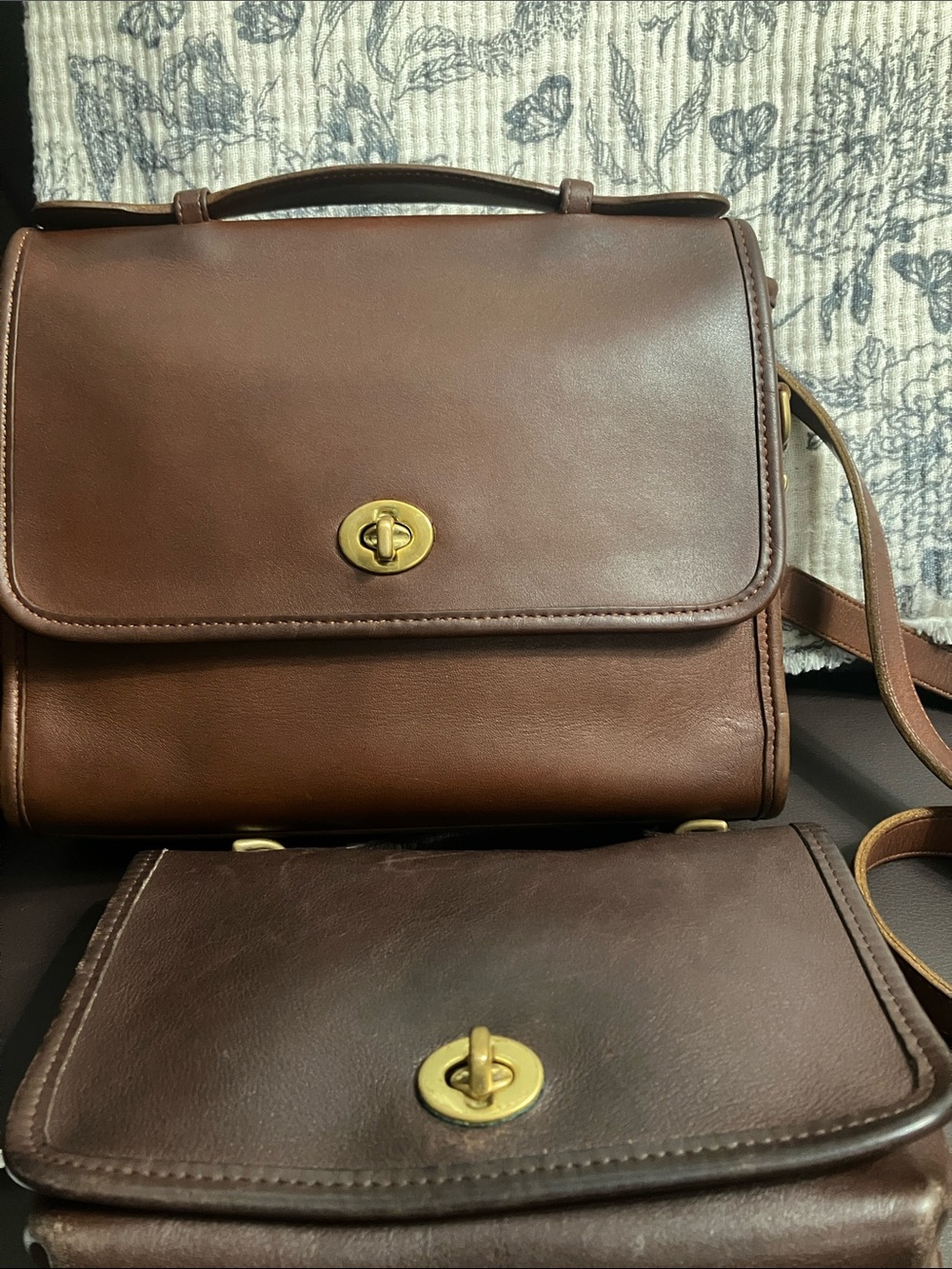 Coach Vintage Court Crossbody Bordeaux/brown. - Picture 13 of 13